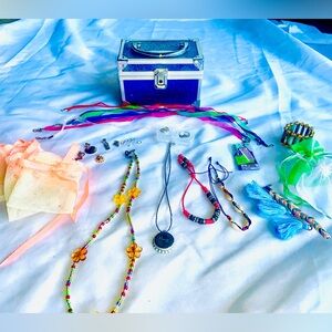 Kid’s Jewelry Box + Pre-made necklaces/bracelets & DIY Jewelry w/gift bags